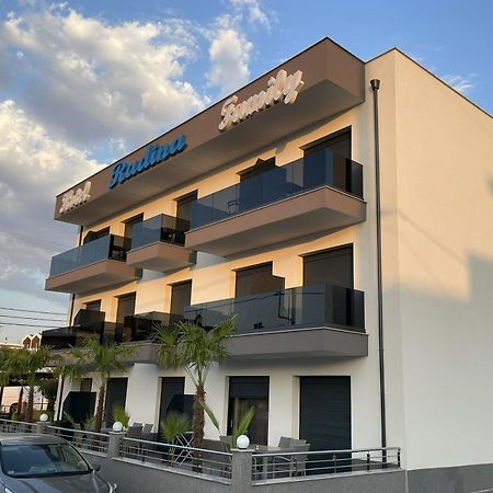 Radina Family Aparthotel Kallithea  Bagian luar foto